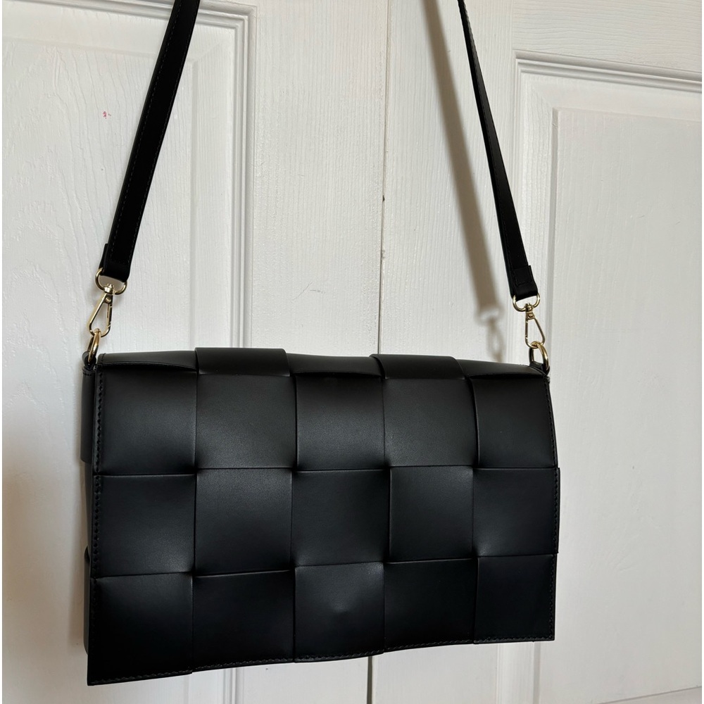 SALE!!!NEW Genuine Italian Leather Black Cassette bag